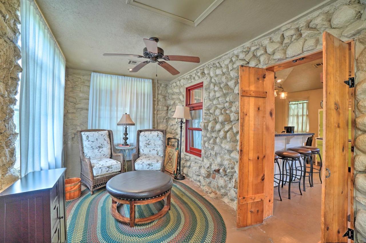 Enchanting Hilltop Cottage In Medicine Park! Bagian luar foto